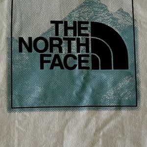 NWT The North Face white men’s sweatshirt hoodie logo - retails $65